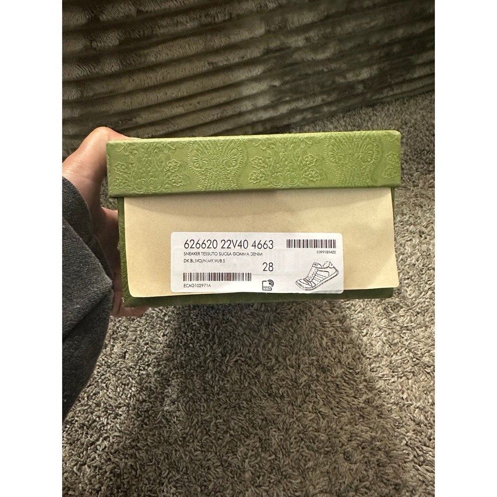 Gucci Children's GG Supreme Sneakers - Picture 10 of 11